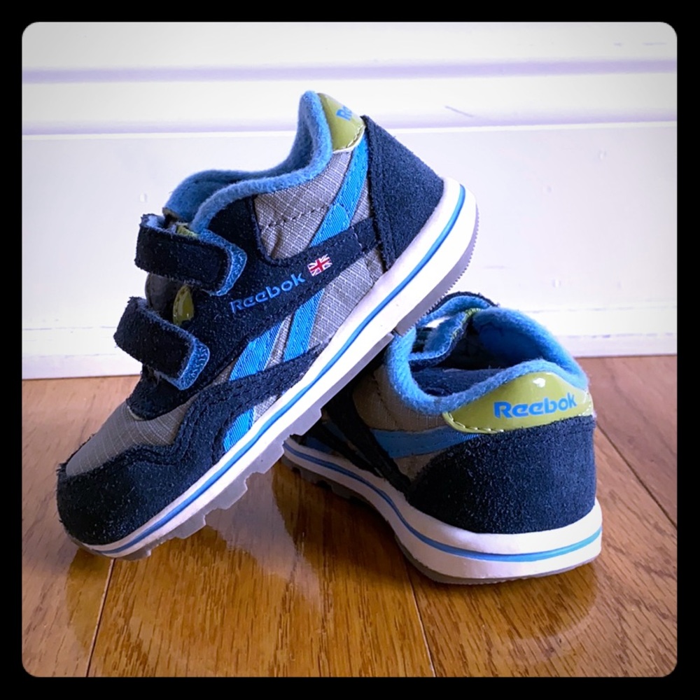 Reebok baby Sneaker USA size 5 in baby